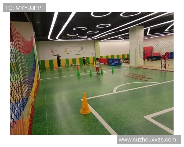 墙面足球画的创意设计与装饰效果探讨让家居空间充满运动活力